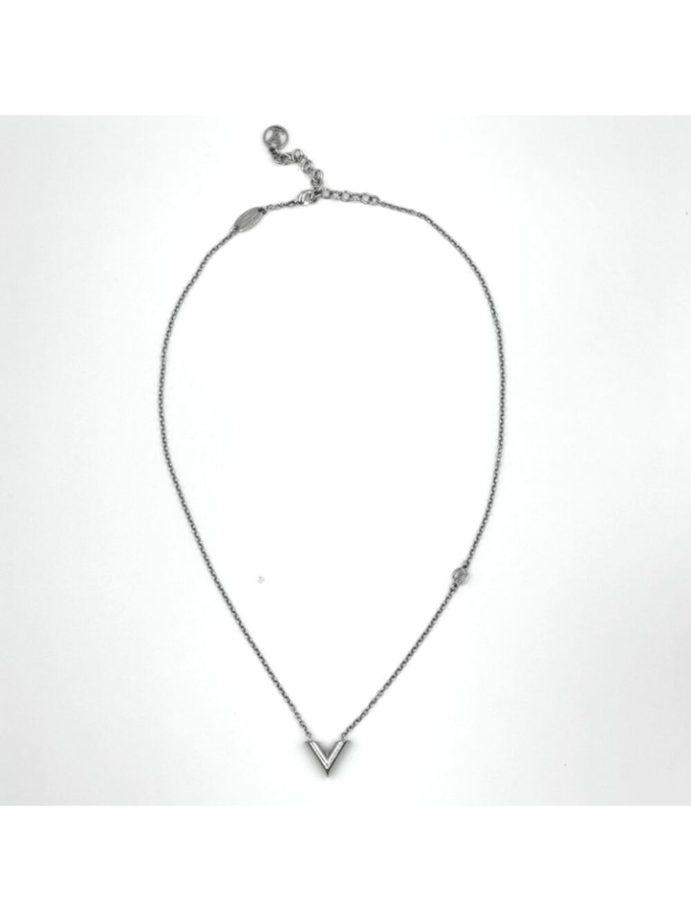 Louis Vuitton Essential Metal Silver Necklace - Picture 3 of 10